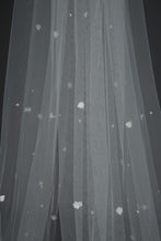Load image into Gallery viewer, Chiffon Flower and Pearl Veil - C622B