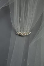 Load image into Gallery viewer, Fresh Water Pearl Comb Sparkle Veil - C622C