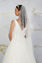 Load image into Gallery viewer, Sparkling Crystal Stripe Veil