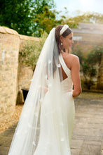 Load image into Gallery viewer, Capri Feather Veil