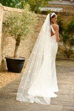 Load image into Gallery viewer, Capri Feather Veil