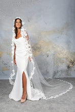 Load image into Gallery viewer, Thomasina Mantilla Veil - C670C