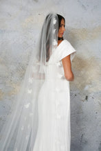Load image into Gallery viewer, Satin Butterfly Veil - C673B