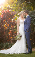 Load image into Gallery viewer, D3066 - Essense of Australia Wedding Dress