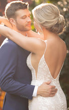 Load image into Gallery viewer, D3066 - Essense of Australia Wedding Dress