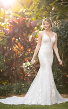Load image into Gallery viewer, D3066 - Essense of Australia Wedding Dress