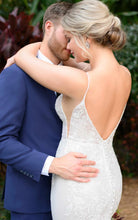 Load image into Gallery viewer, D3066 - Essense of Australia Wedding Dress