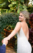 Load image into Gallery viewer, D3066 - Essense of Australia Wedding Dress