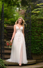 Load image into Gallery viewer, D2840 - Essense of Australia Wedding Dress