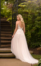 Load image into Gallery viewer, D2840 - Essense of Australia Wedding Dress