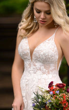 Load image into Gallery viewer, D2840 - Essense of Australia Wedding Dress