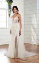 Load image into Gallery viewer, D2840 - Essense of Australia Wedding Dress