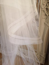 Load image into Gallery viewer, Double horsehair edge veil