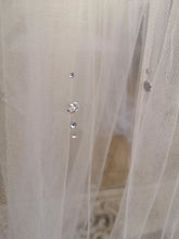 Load image into Gallery viewer, Silver Crystal Scatter Veil