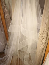 Load image into Gallery viewer, Statement horsehair Edge veil