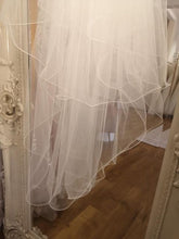 Load image into Gallery viewer, 2 tier waved edge veil