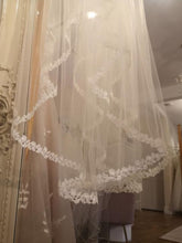 Load image into Gallery viewer, Matte lace edge veil