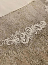 Load image into Gallery viewer, Matte lace edge veil