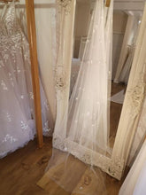 Load image into Gallery viewer, Boho multi-tone lace veil
