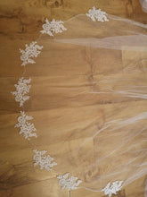 Load image into Gallery viewer, Lace and sparkle veil