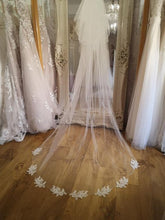 Load image into Gallery viewer, Lace and sparkle veil