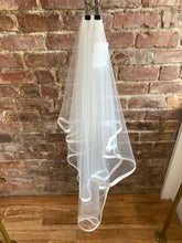 Load image into Gallery viewer, 1/2” Ribbon Edge Veil