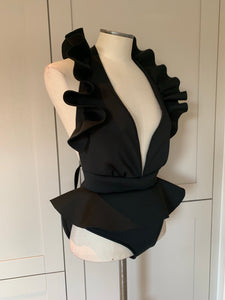 H A L L I  - Black frill bikini top