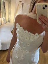 Load image into Gallery viewer, Elenore Flower Dress