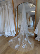 Load image into Gallery viewer, Blush Lace Applique Scatter Veil