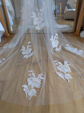 Load image into Gallery viewer, Blush Lace Applique Scatter Veil