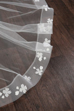 Load image into Gallery viewer, Chiffon Floral Horsehair Edge Veil