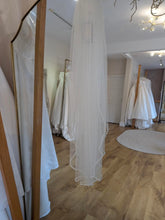 Load image into Gallery viewer, Cami Double Row Pearl Edge Veil