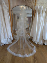 Load image into Gallery viewer, Cecile Horsehair and Chantilly Lace Edge Veil