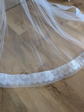 Load image into Gallery viewer, Cecile Horsehair and Chantilly Lace Edge Veil