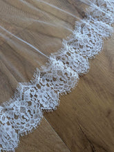 Load image into Gallery viewer, Chantilly Lace Mantilla Veil