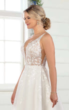 Load image into Gallery viewer, Essense of Australia Wedding Dress - D3023