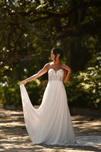 Load image into Gallery viewer, D3862 Wedding Dress by Essense of Australia