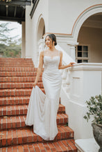 Load image into Gallery viewer, D4113 Wedding Dress by Essense of Australia