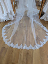 Load image into Gallery viewer, Essense of Australia Lace Mantilla Veil - May be Longer Lead Time