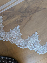 Load image into Gallery viewer, Essense of Australia Lace Mantilla Veil - May be Longer Lead Time