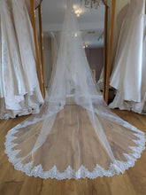 Load image into Gallery viewer, Essense of Australia Lace Mantilla Veil - May be Longer Lead Time