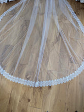 Load image into Gallery viewer, French Lace &amp; Pearl Scatter Mantilla Veil