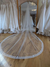 Load image into Gallery viewer, French Lace &amp; Pearl Scatter Mantilla Veil