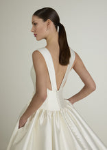 Load image into Gallery viewer, Simonetta by House of St Patrick