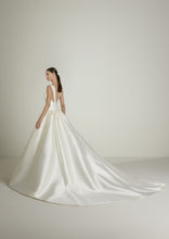 Load image into Gallery viewer, Simonetta by House of St Patrick