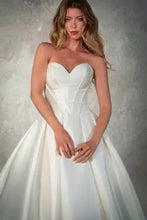 Load image into Gallery viewer, D4117 Wedding Dress by Essense of Australia