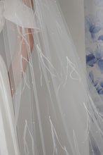 Load image into Gallery viewer, Hope Ostrich Feather Veil