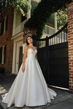 Load image into Gallery viewer, D4117 Wedding Dress by Essense of Australia