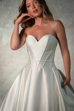 Load image into Gallery viewer, D4117 Wedding Dress by Essense of Australia
