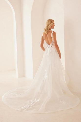 Mikaella M2434 Size 14 (With overskirt)